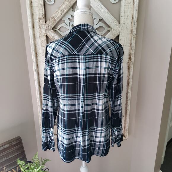 Croft & Barrow Women's Long Sleeve Button Down Plaid Shirt in Black & Aqua - Picture 5 of 8